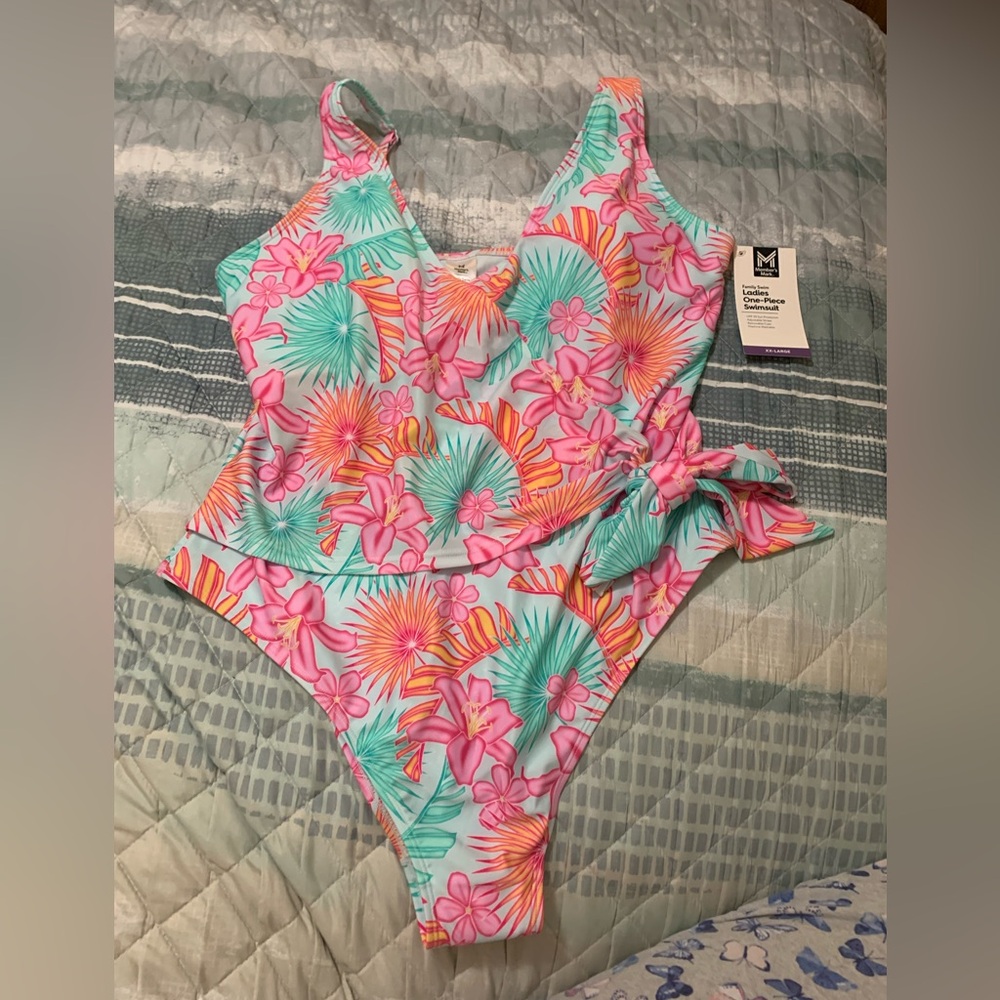Womens bathing suit one piece Size XXL